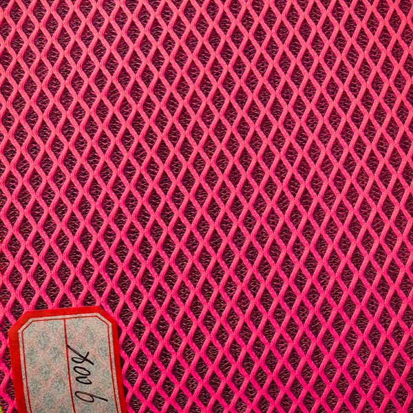 Quali sono i principali vantaggi del tessuto a rete a tre strati?