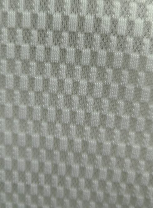 Qual è la durata prevista del tessuto in poliestere jacquard resistente all'usura per diverse applicazioni di tappezzeria?